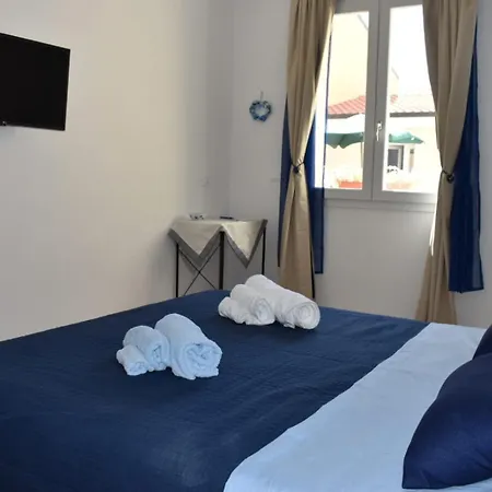 Le Tre Corti Iglesias